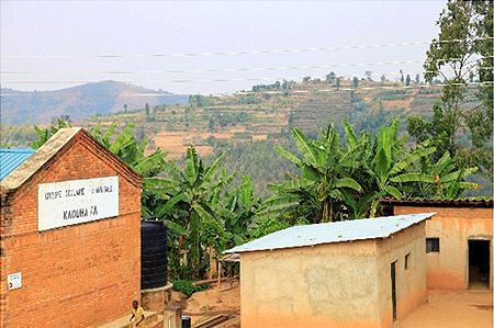 Die Schule St. Annibaleim Dorf Kaduha